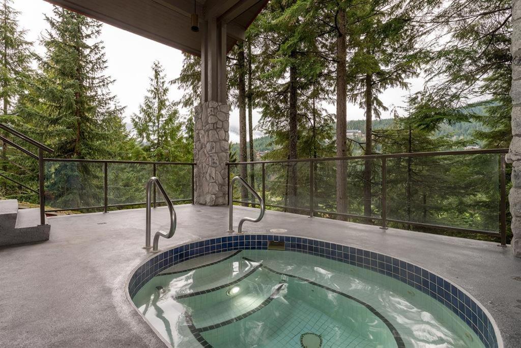 Greyhawk By Outpost Whistler Villa ภายนอก รูปภาพ